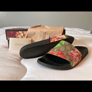Used condition Gucci Bloom slides size 39